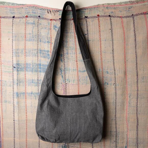 Upcycled carhartt hobo bag - Picture 5 of 6